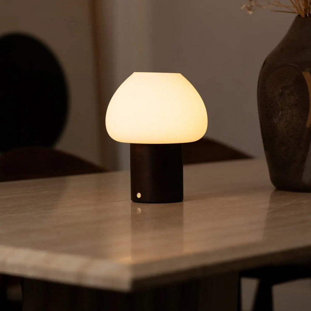 Fynn Mörkbrun Trälampa, Uppladdningsbar