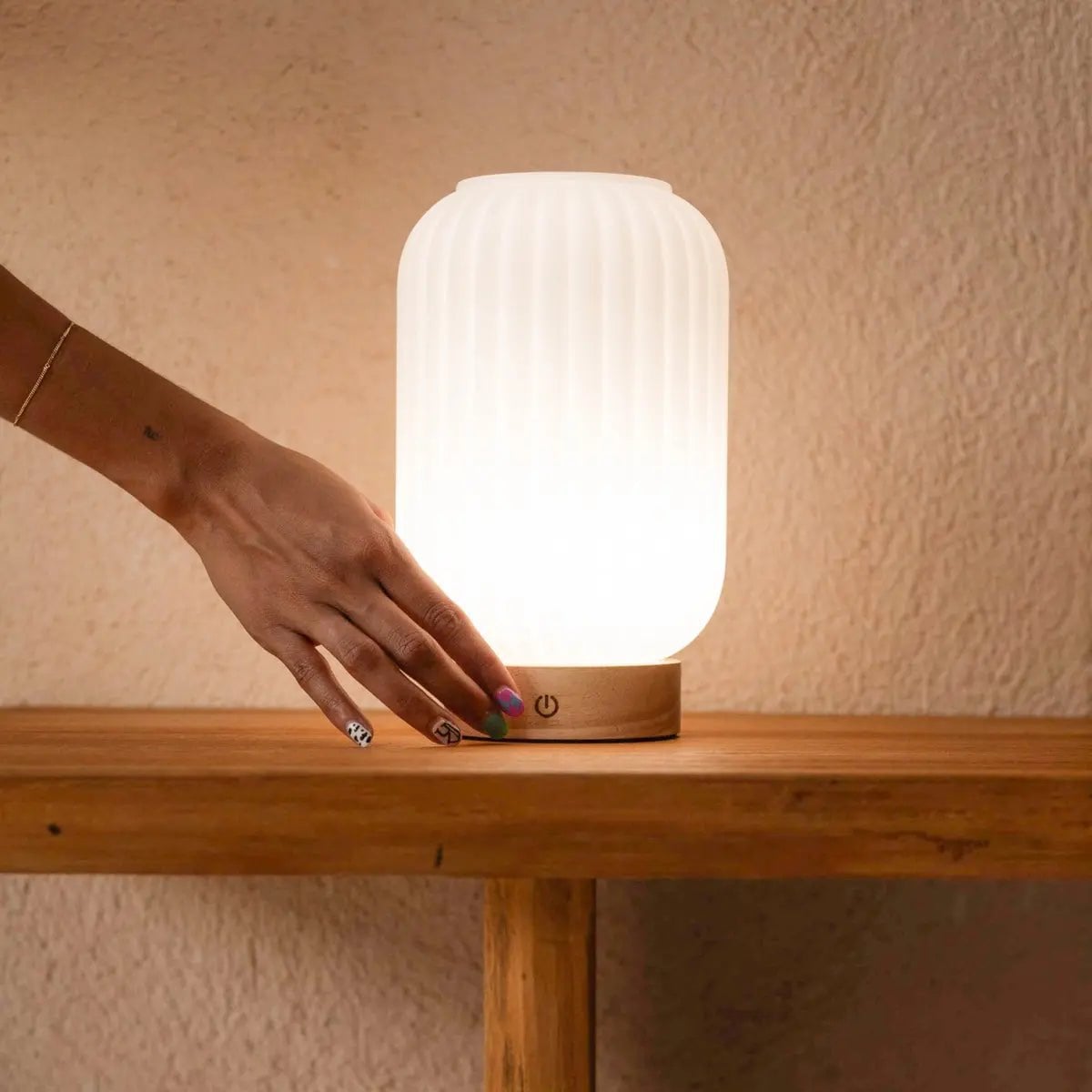 Bordslampa i Trä Lilly Ljusbrun