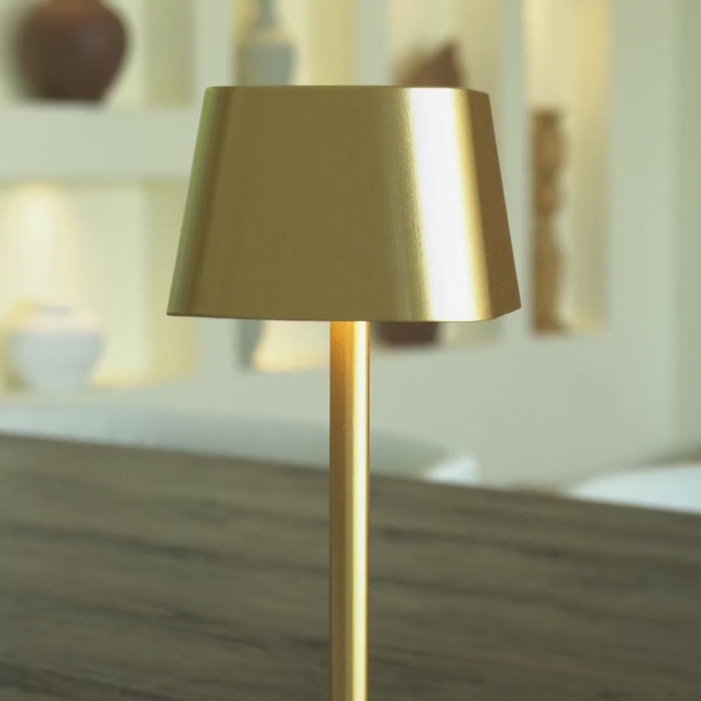 Bordslampa i Trä Ava Guld