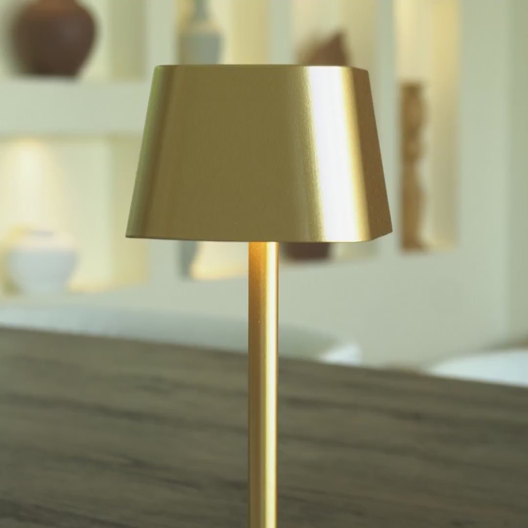 Bordslampa i Trä Ava Guld