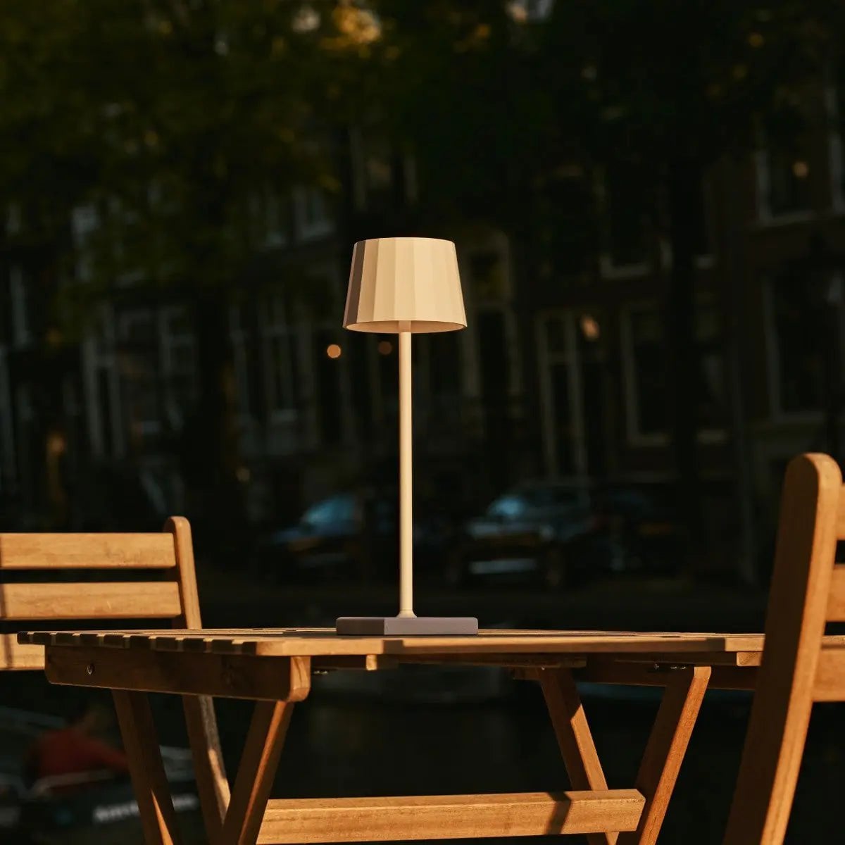 William Vit Sladdlös Bordslampa