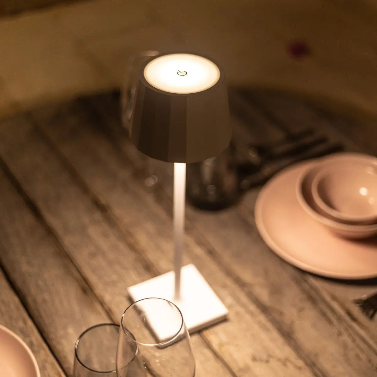 William Vit Sladdlös Bordslampa