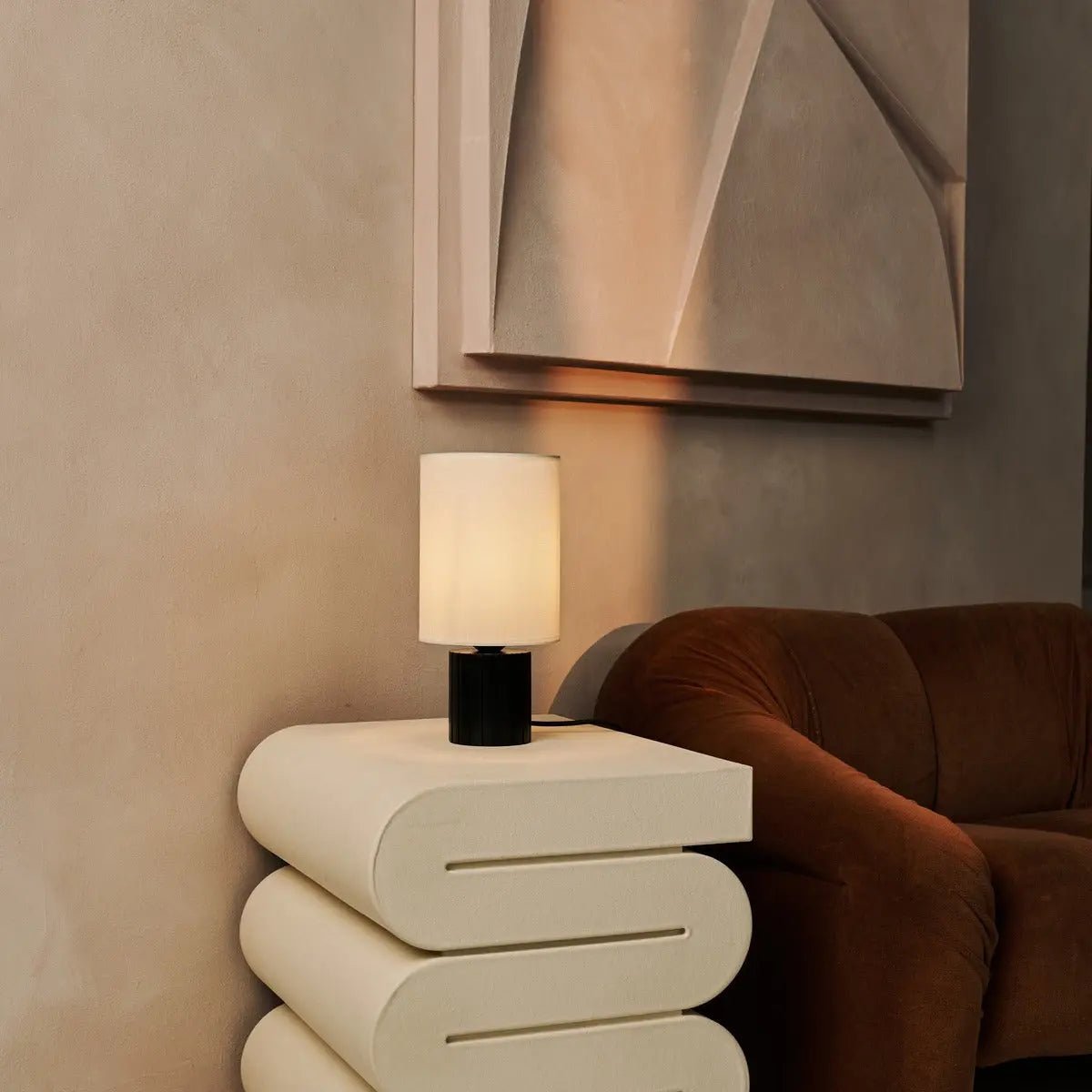 Kiko Svart Bordslampa med Räfflad Bas