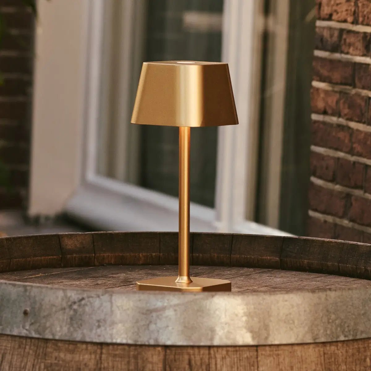 Bordslampa i Trä Ava Guld