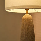 Bordslampa i Travertin Isla