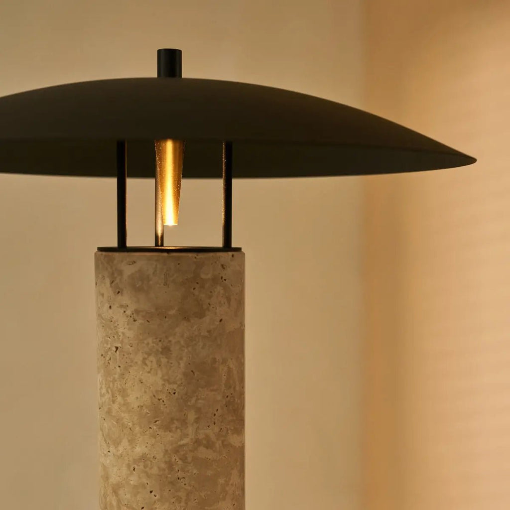Bordslampa i Travertin Nicolaas – Tillverkad i Italien