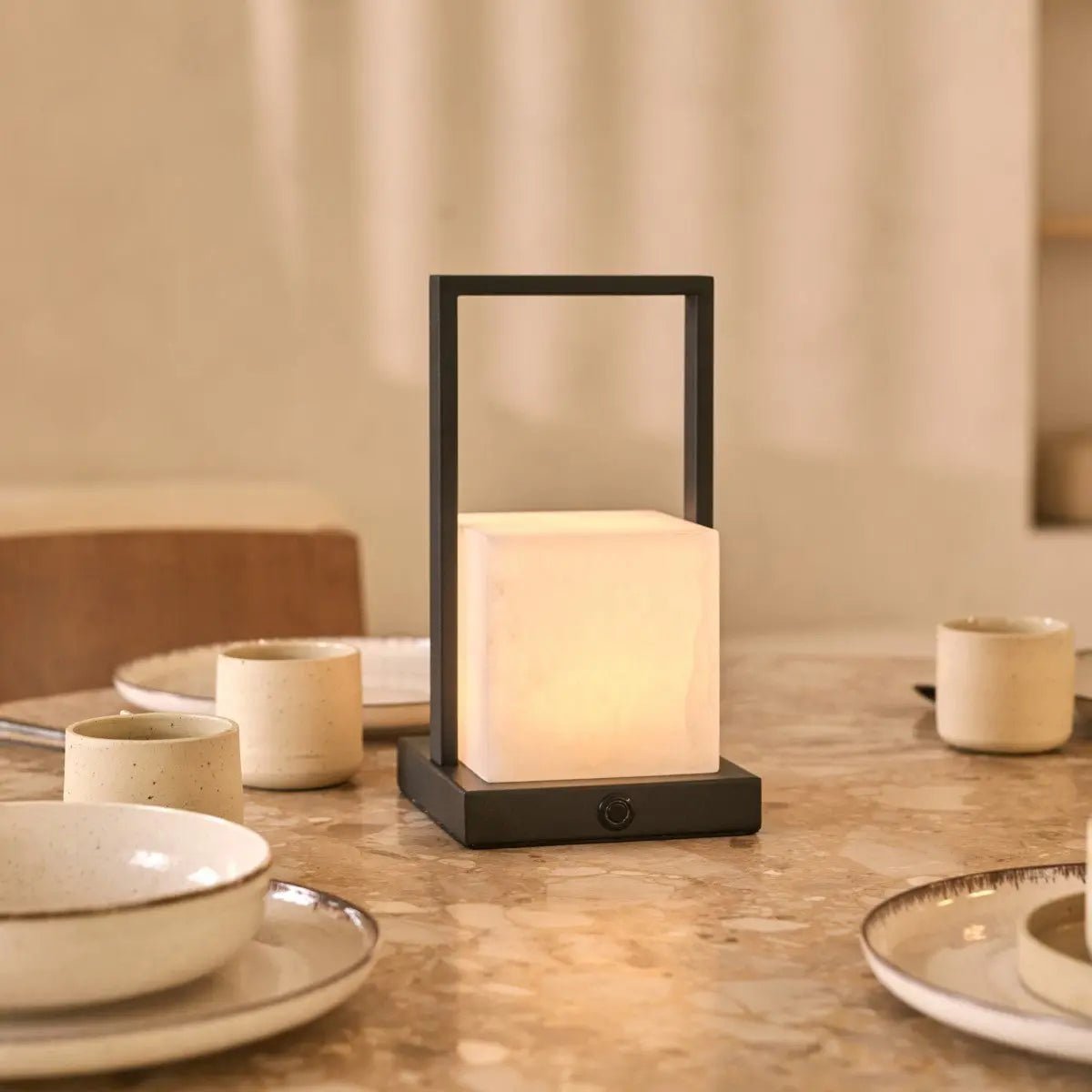Nola Alabaster Sladdlös Bordslampa