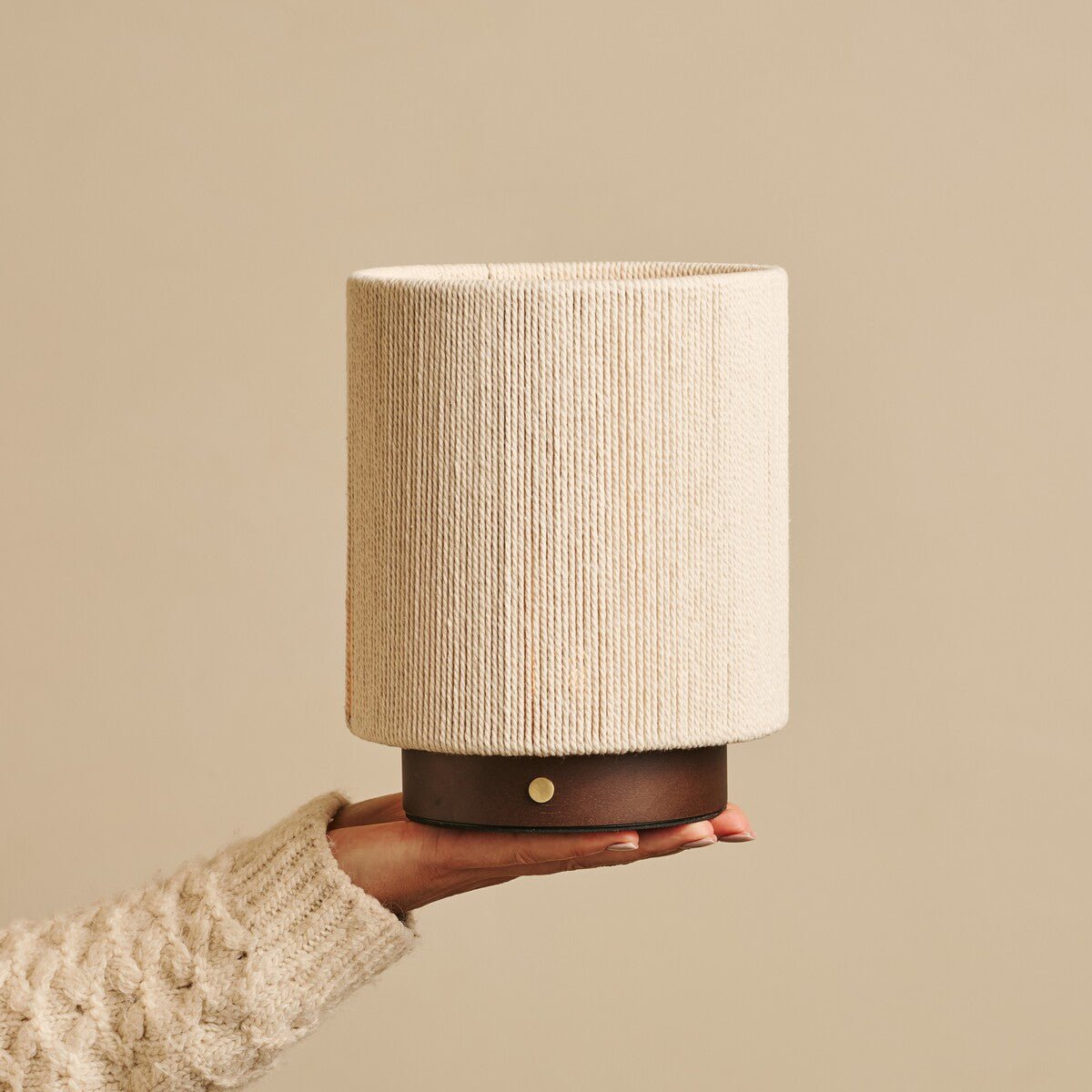 Ivo Mörkbrun Trälampa – Sladdlös Bordslampa