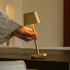 Bordslampa i Trä Ava Guld