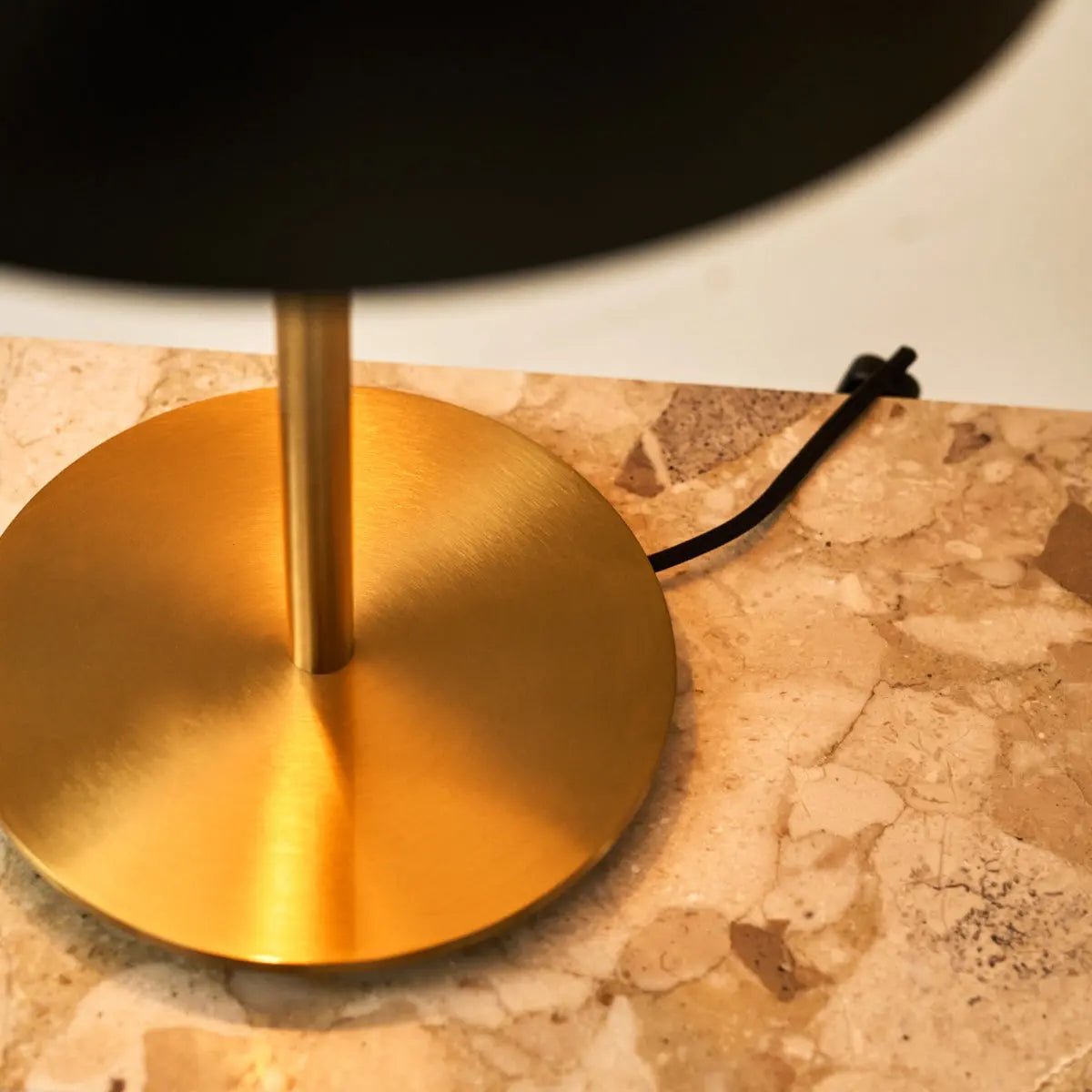 Lola Guld & Svart Bordslampa