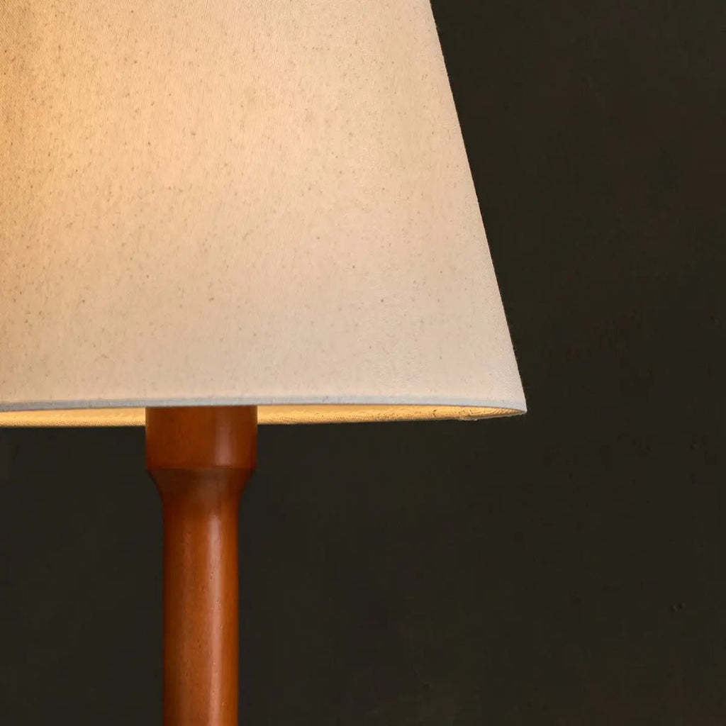 Nova Kastanjebrun Träbordslampa med Tygskärm