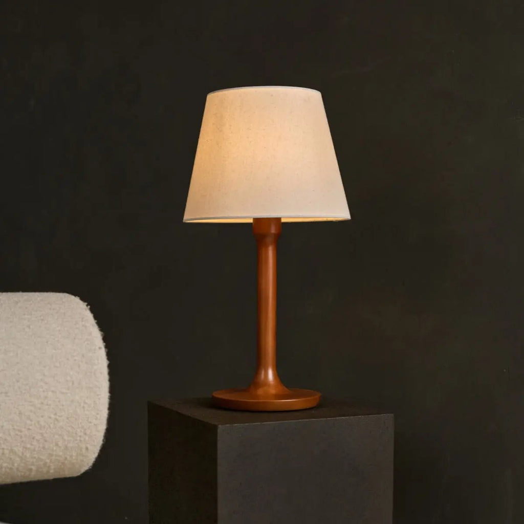 Nova Kastanjebrun Träbordslampa med Tygskärm