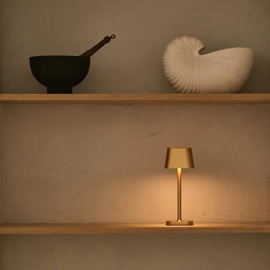 Bordslampa i Trä Ava Guld