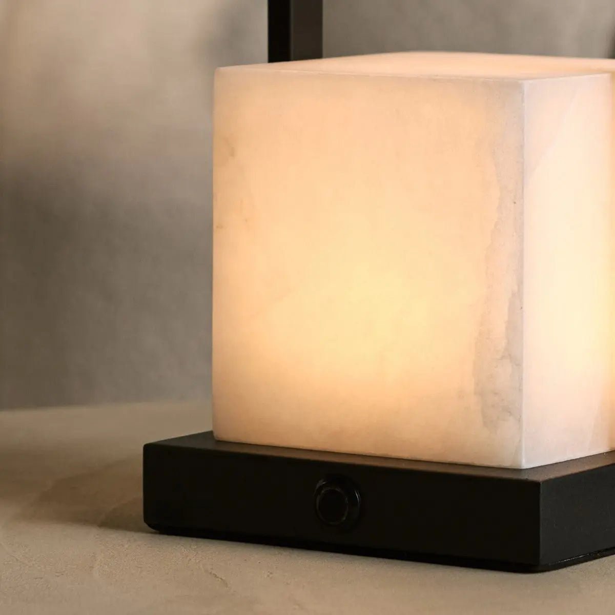 Nola Alabaster Sladdlös Bordslampa
