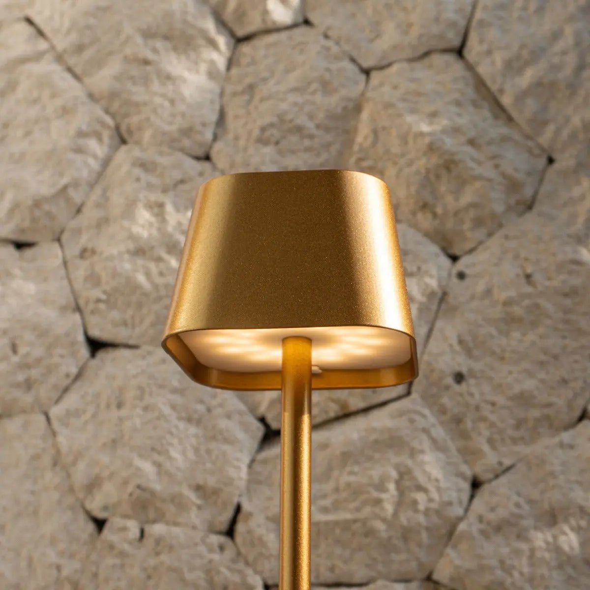 Bordslampa i Trä Ava Guld