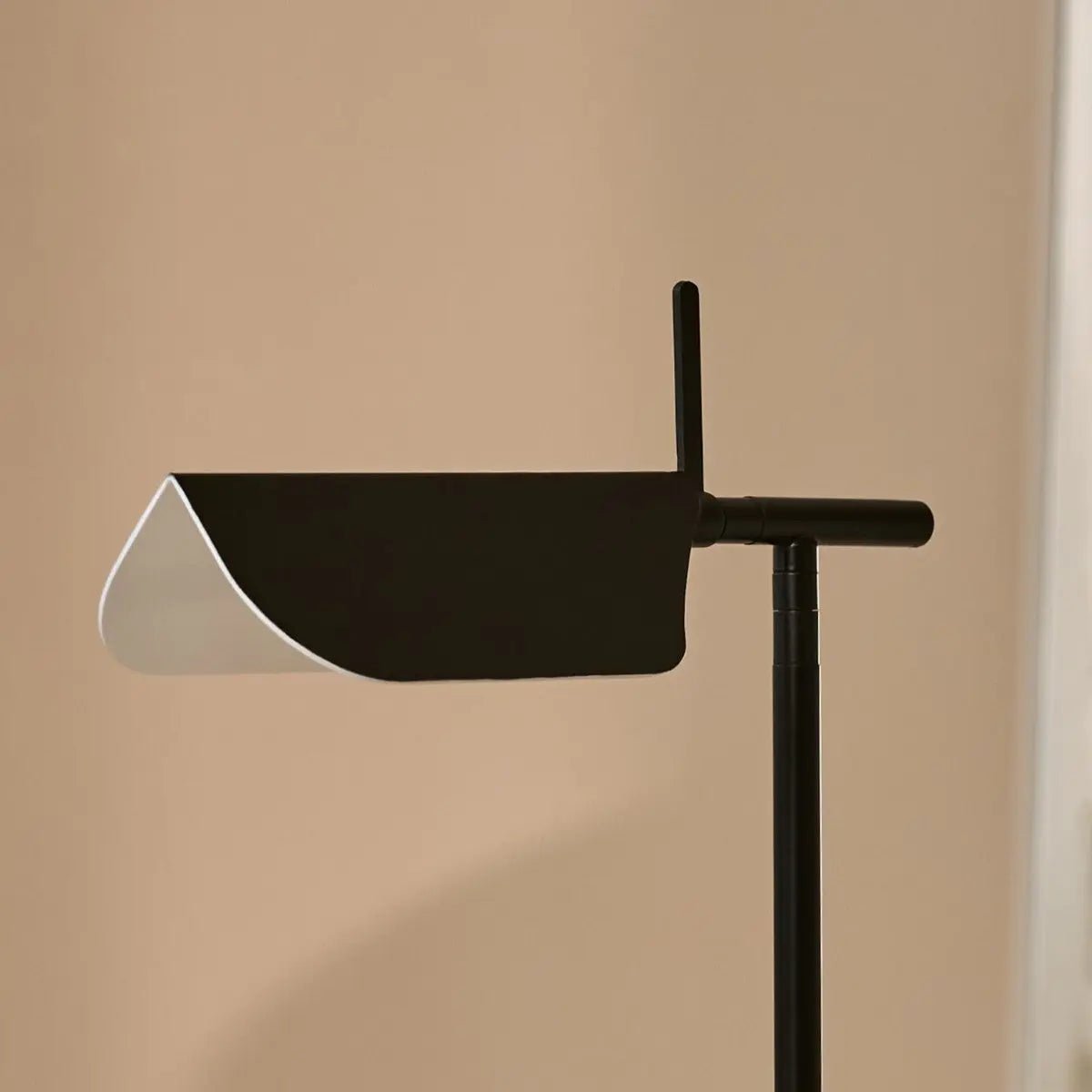 Marcello Svart Metallbordslampa