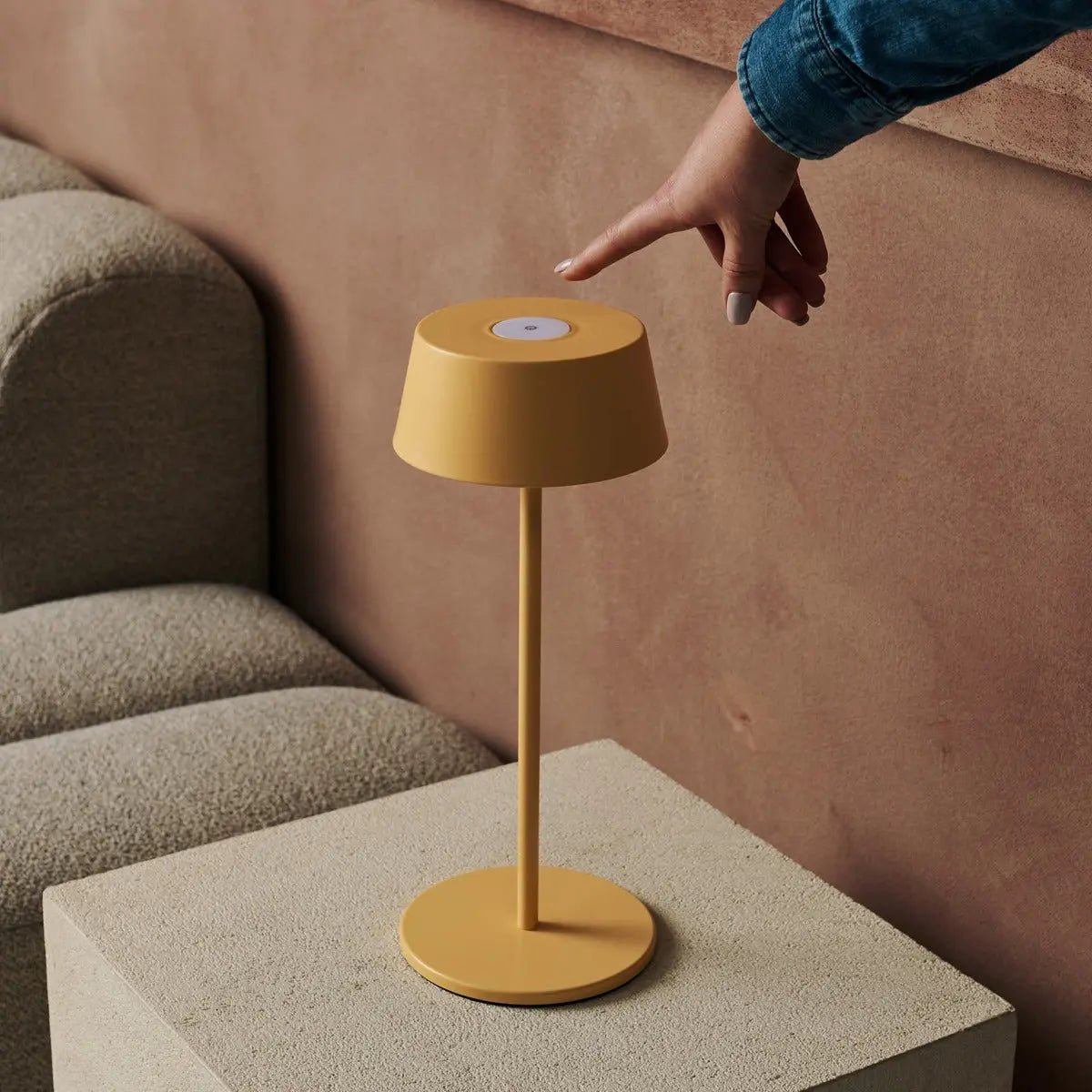 Bordslampa i Trä Hugo Bärnstensgul