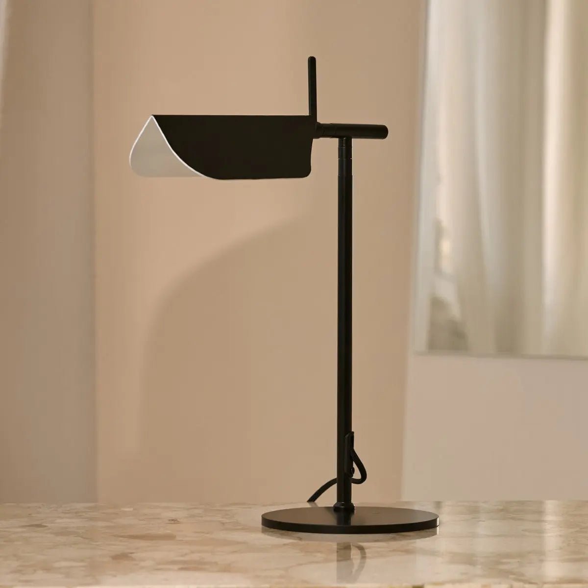 Marcello Svart Metallbordslampa