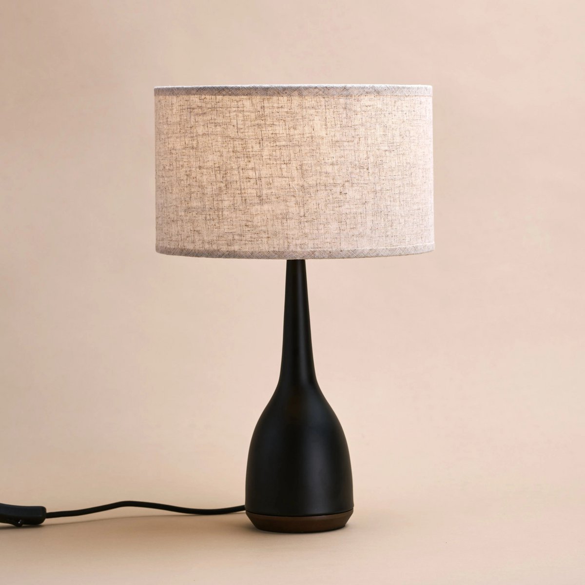 Jacob Svart Bordslampa med Tygskärm