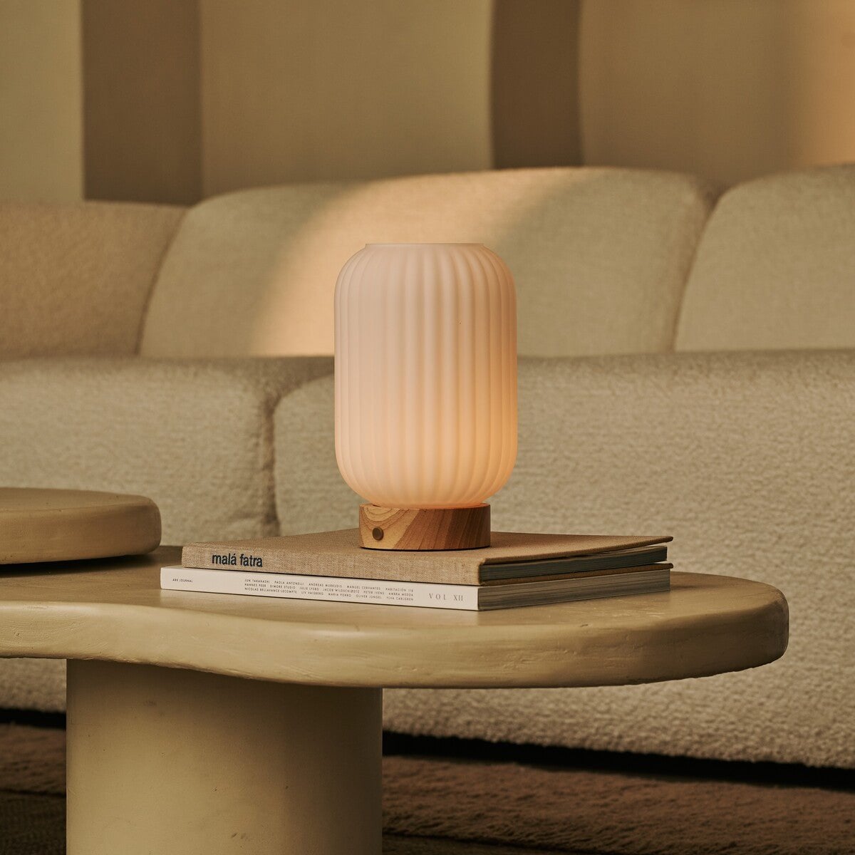Bordslampa i Trä Lilly Ljusbrun