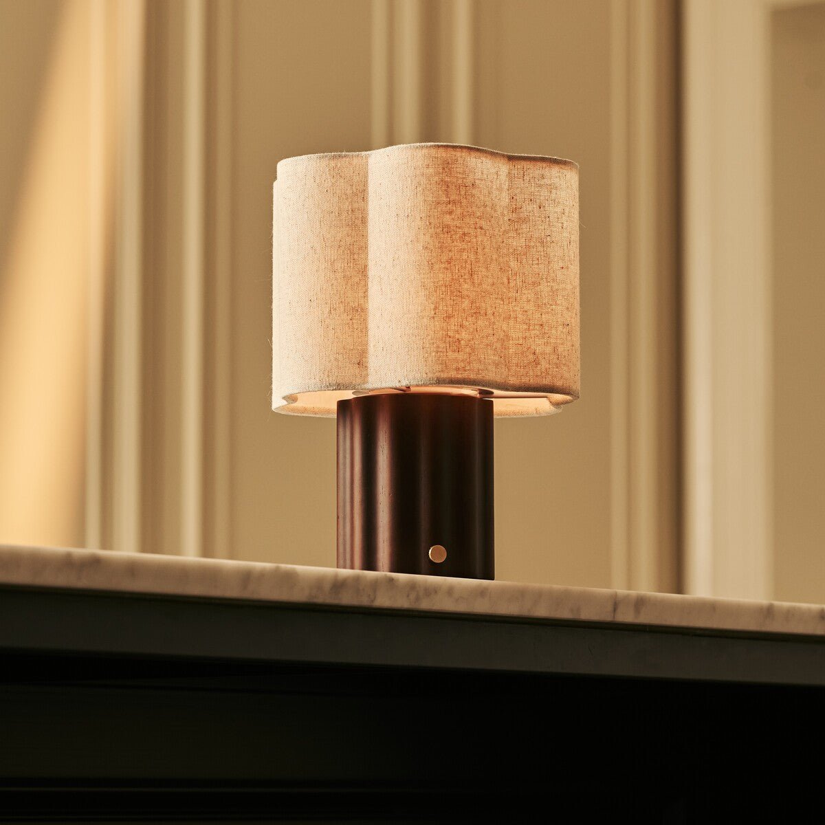 Yalisa Mörk Brun Uppladningsbar bordslampa – Nordic Kollektion