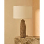 Bordslampa i Travertin Isla