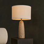 Bordslampa i Travertin Isla