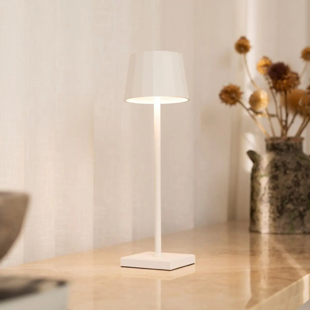 William Vit Sladdlös Bordslampa