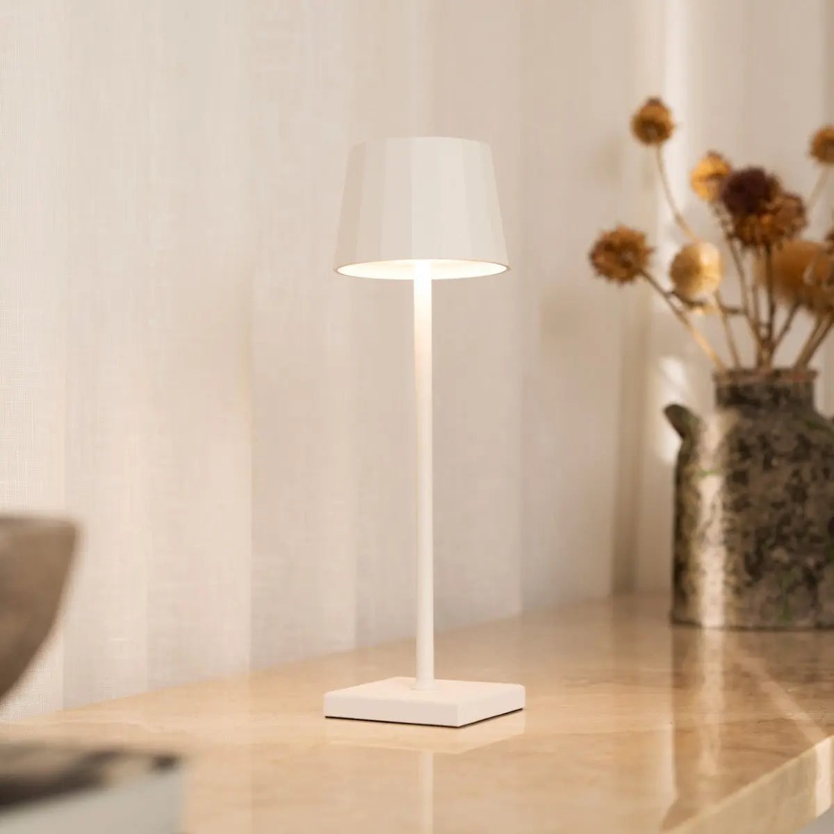 William Vit Sladdlös Bordslampa