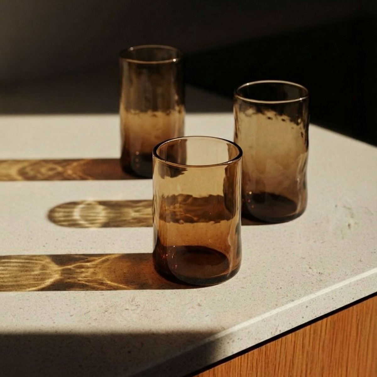 Dusk dricksglas i munblåst glas, kolgrå – M