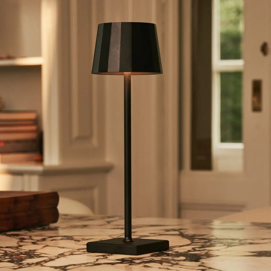 Bordslampa i Trä William Svart
