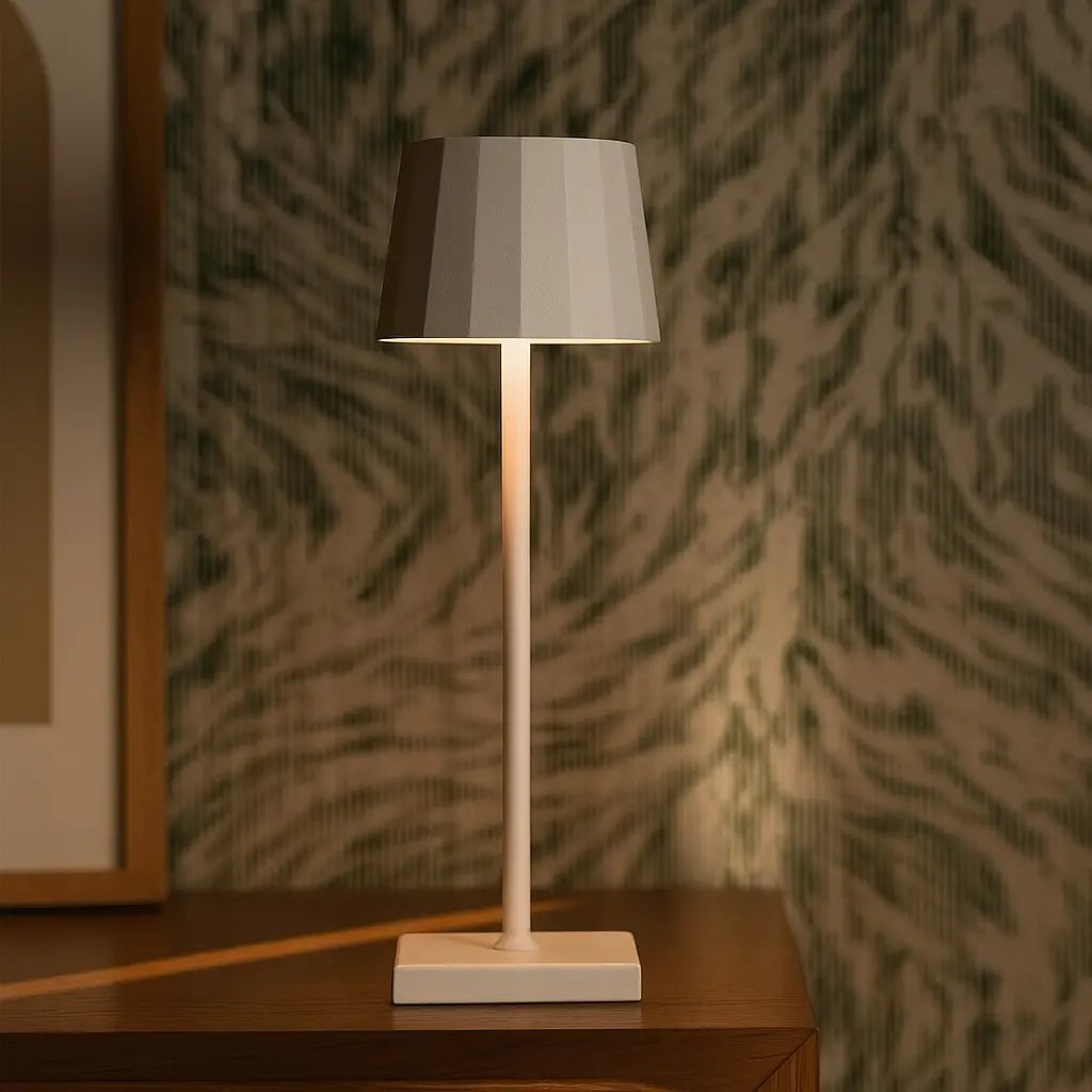 William Vit Sladdlös Bordslampa