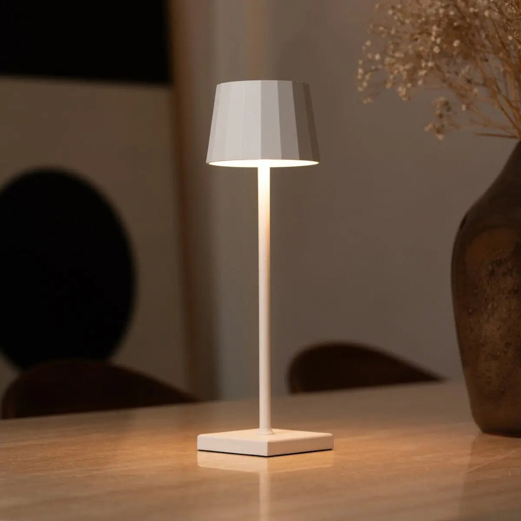 William Vit Sladdlös Bordslampa