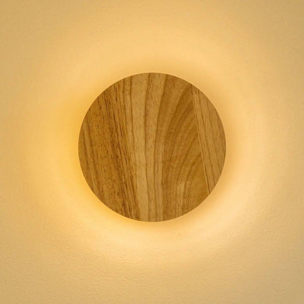 Vägglampa i Trä Lou – Ljusbrun