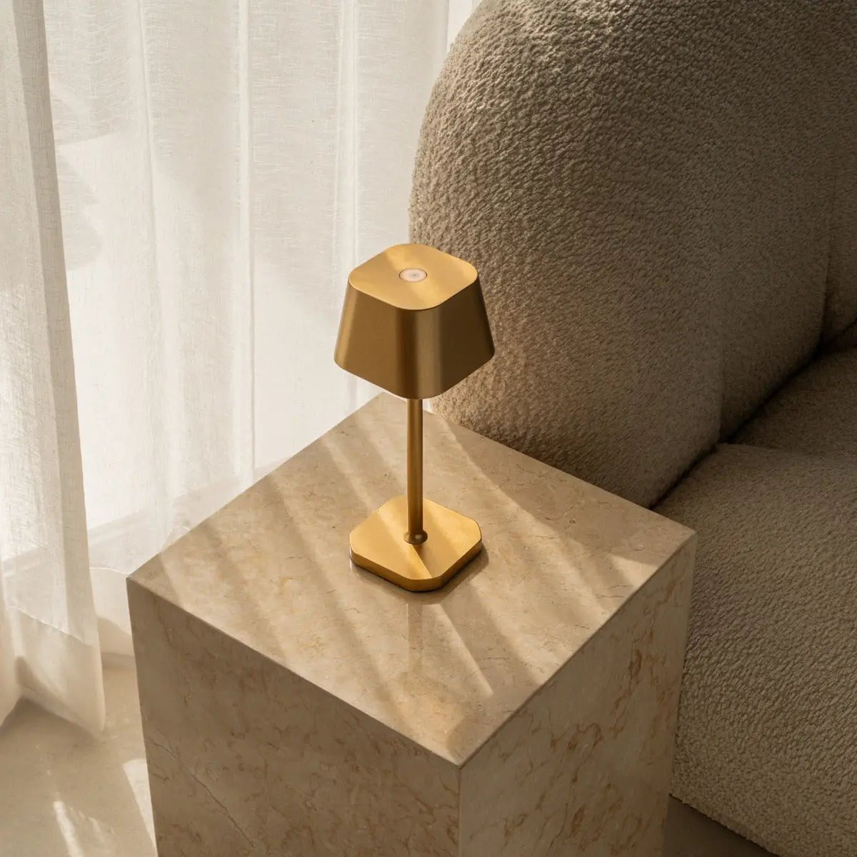 Bordslampa i Trä Ava Guld