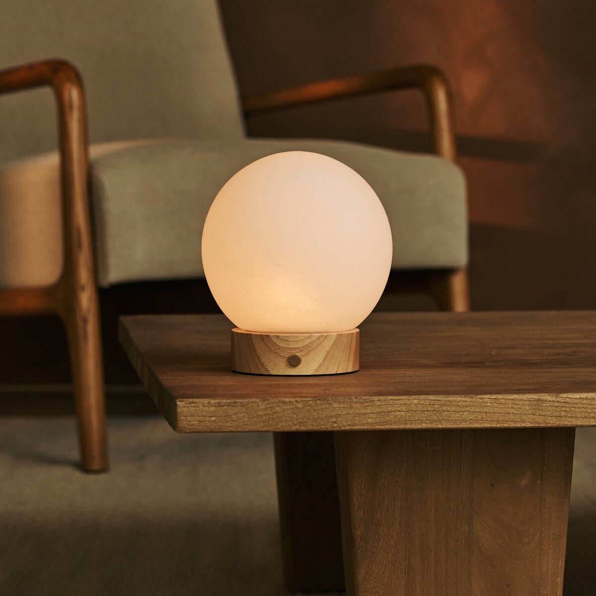 Flore Liten Ljusbrun Sladdlös Träbordslampa