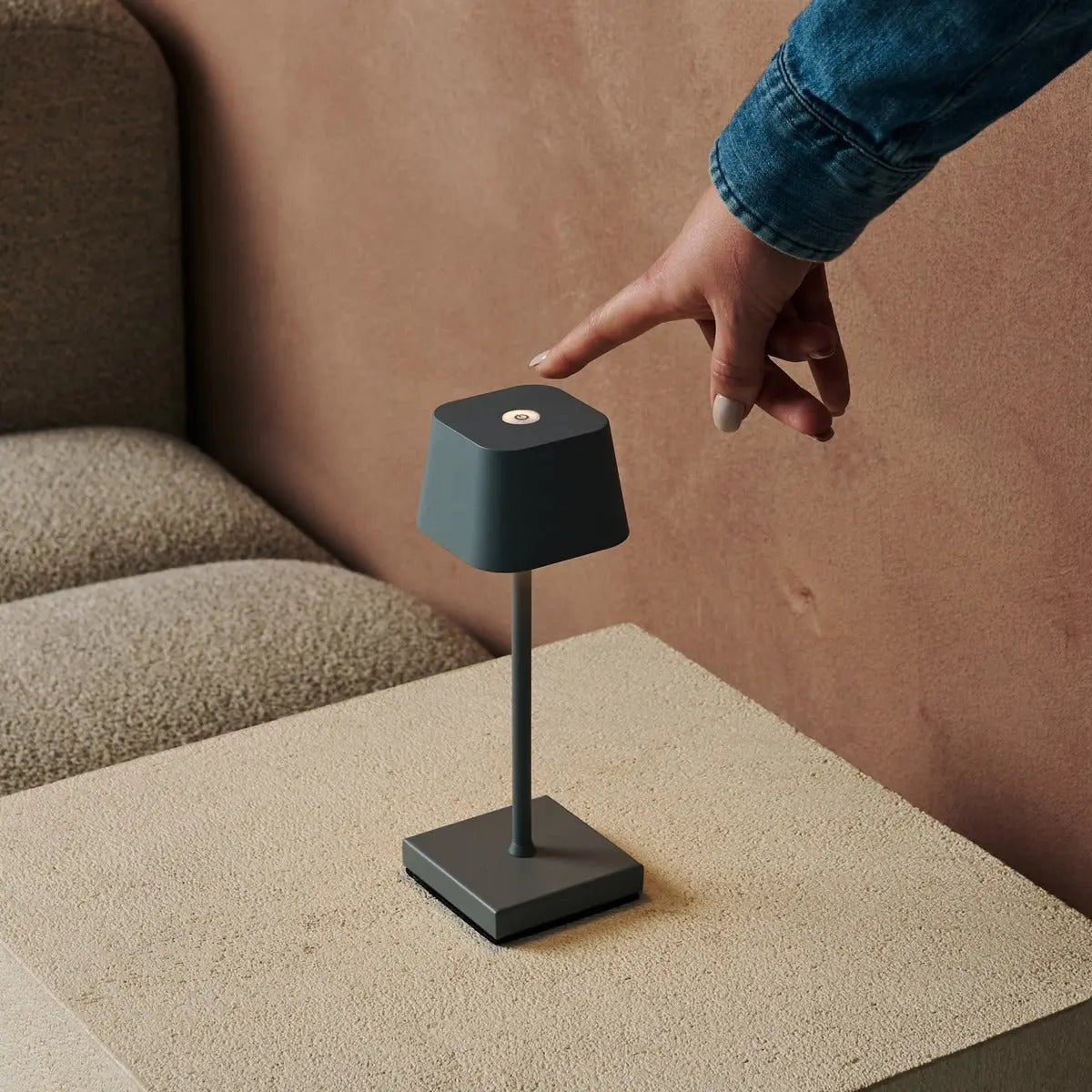 Mini Bordslampa i Trä Sarphati Musgrå